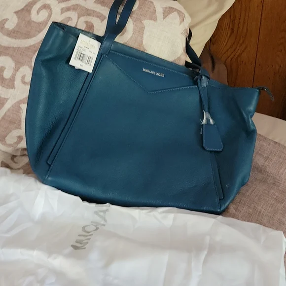 Brand Nwt Beautiful MK Tote - Picture 1 of 2